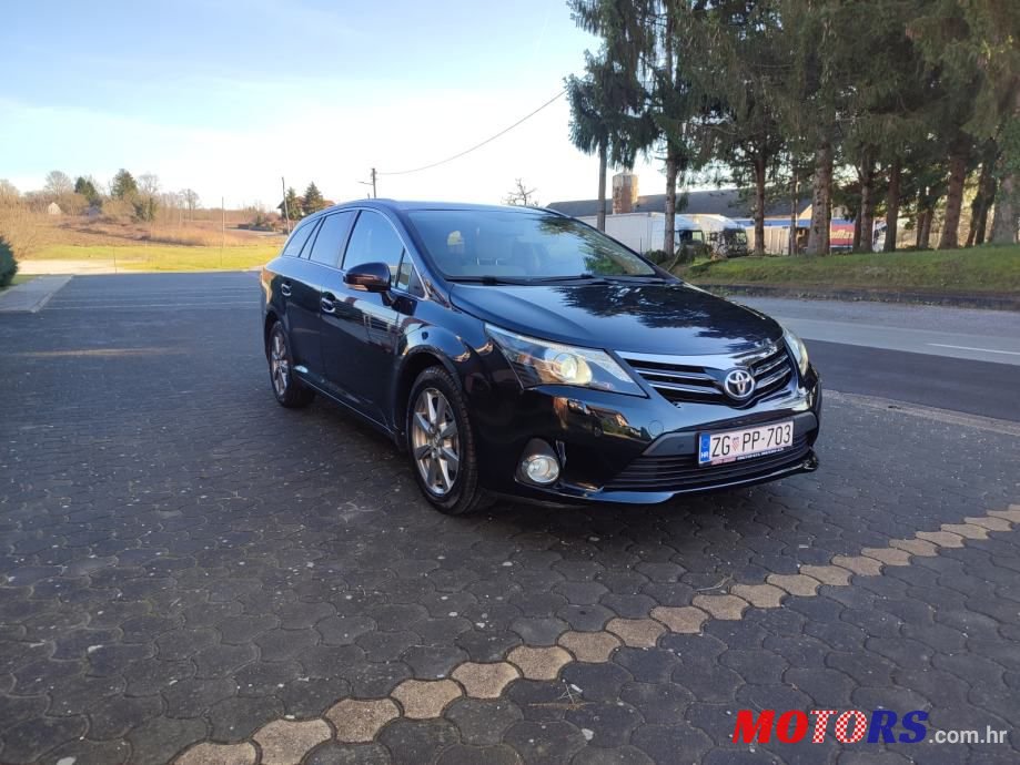 2012' Toyota Avensis Wagon photo #1