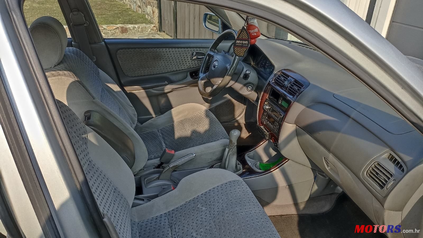 2001' Mazda 626 Wagon photo #6