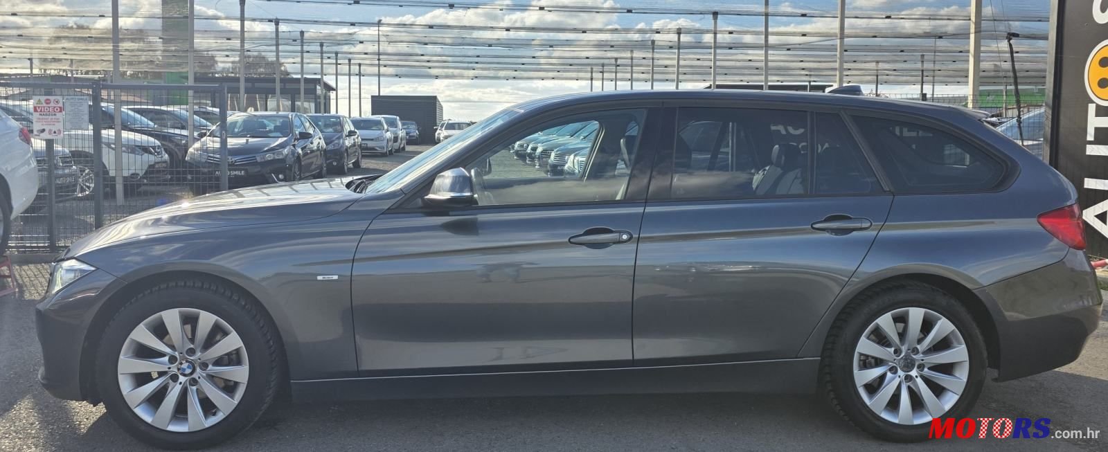 2013' BMW Serija 3 318D photo #2