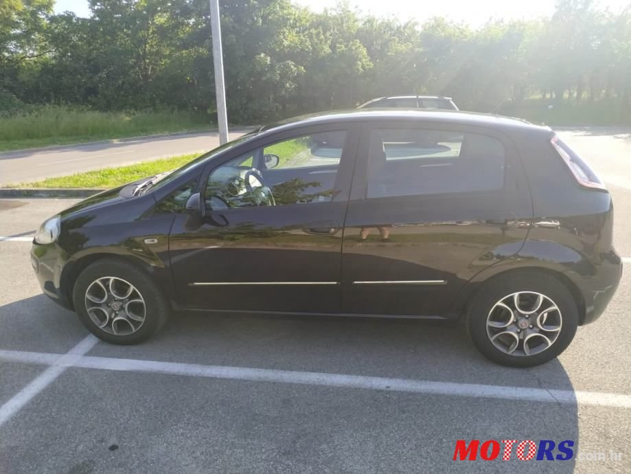 2010' Fiat Punto Evo photo #5