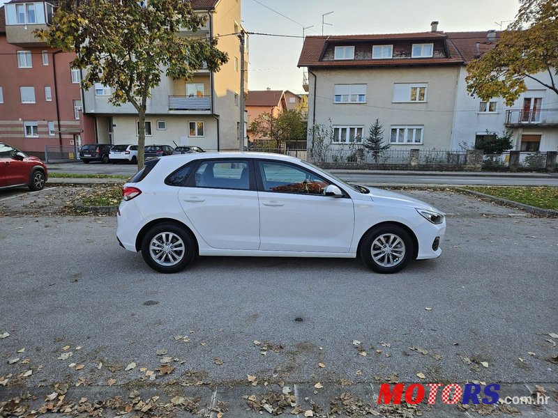 2020' Hyundai i30 1.0 T-Gdi photo #6