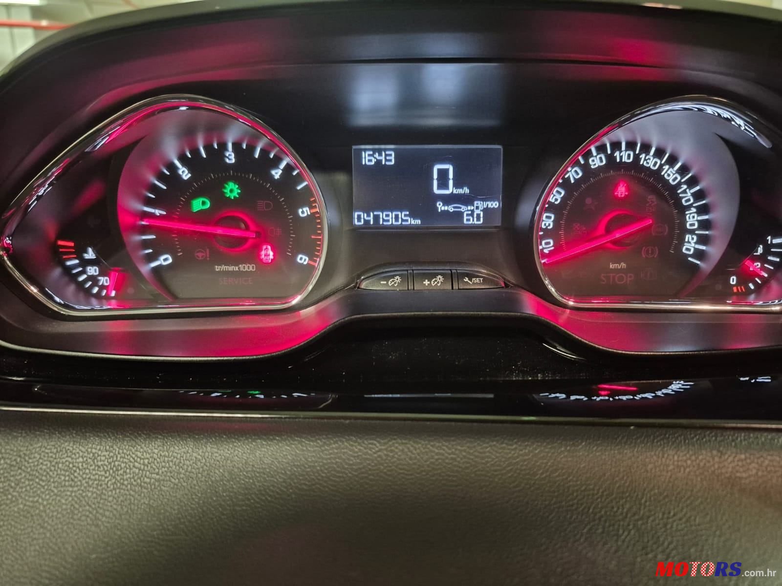 2013' Peugeot 208 1.4 Hdi photo #6