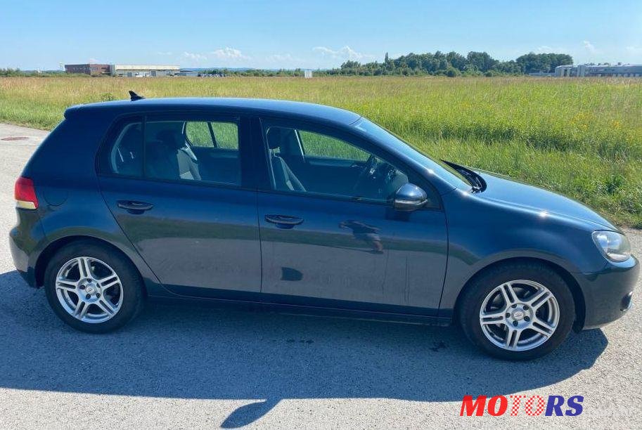 2011' Volkswagen Golf VI 1,6 Tdi photo #1