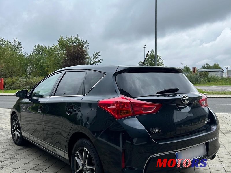 2014' Toyota Auris 2,0 D-4D photo #2