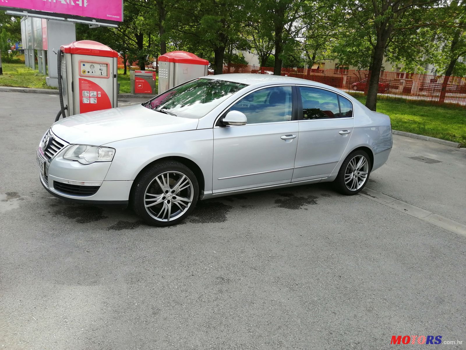 2005' Volkswagen Passat 1.9 TDI photo #3