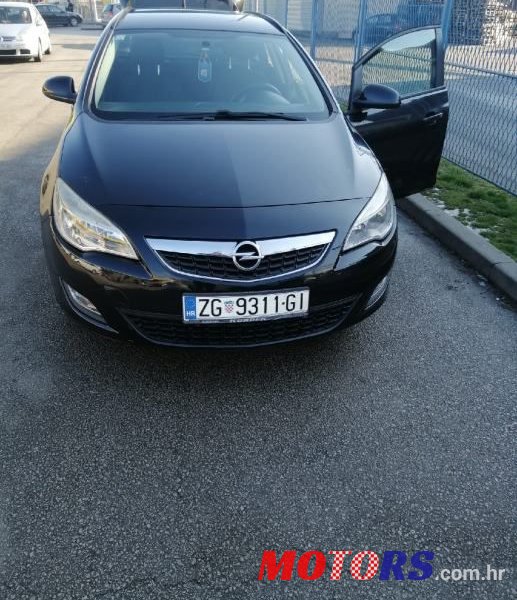 2011' Opel Astra Karavan photo #1