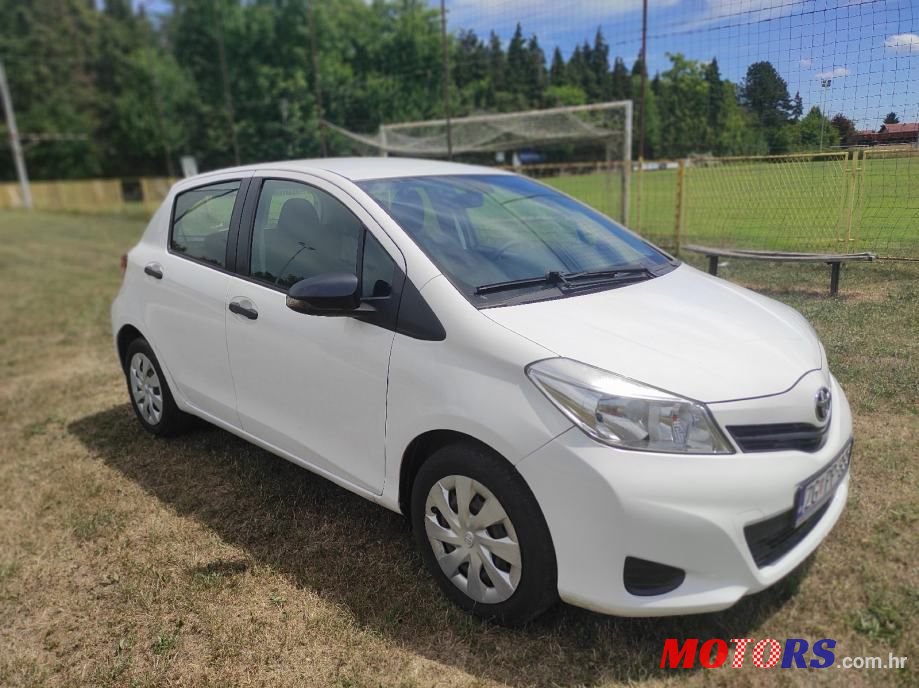 2014' Toyota Yaris photo #2