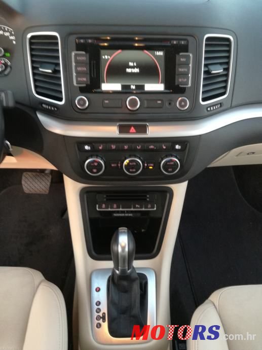 2015' Volkswagen Sharan photo #3