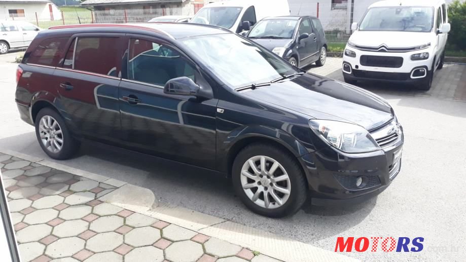 2012' Opel Astra Karavan photo #4