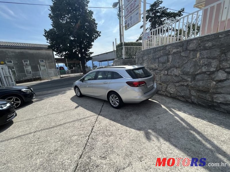 2020' Opel Astra 1.6 Cdti photo #4