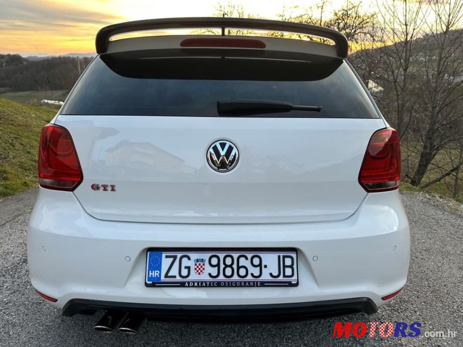 2011' Volkswagen Polo photo #6