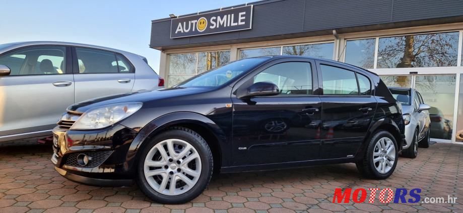 2008' Opel Astra photo #1