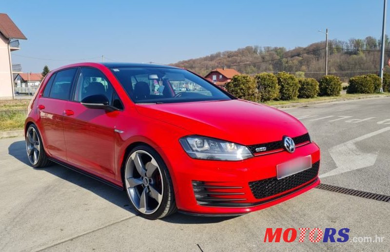 2014' Volkswagen Golf 7 2.0Gtd photo #2