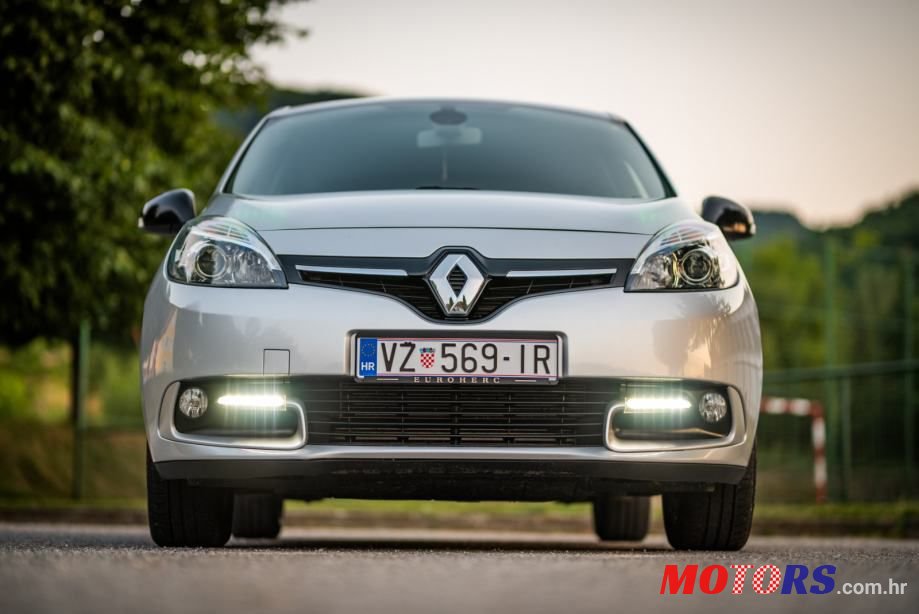 2015' Renault Megane Scenic Dci photo #2