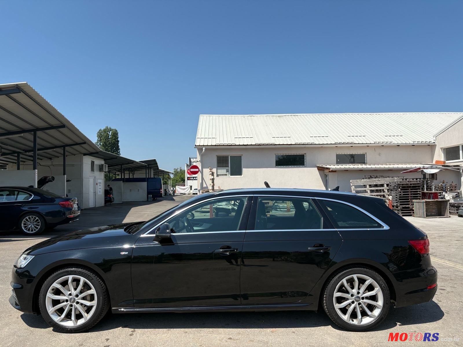 2017' Audi A4 Avant photo #6