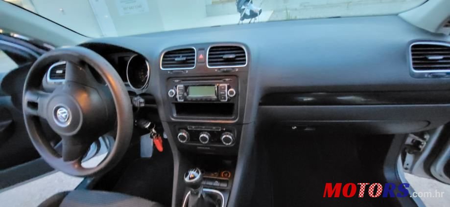 2009' Volkswagen Golf VI 1,6 Tdi photo #4