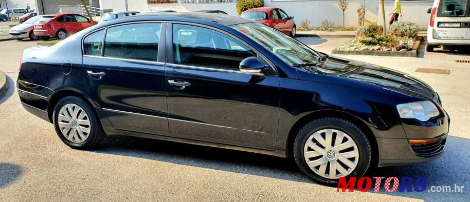 2008' Volkswagen Passat 1,9 Tdi photo #1