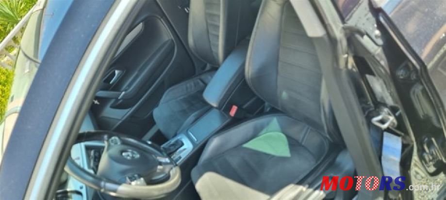 2008' Volkswagen Passat 2,0 Tdi photo #3