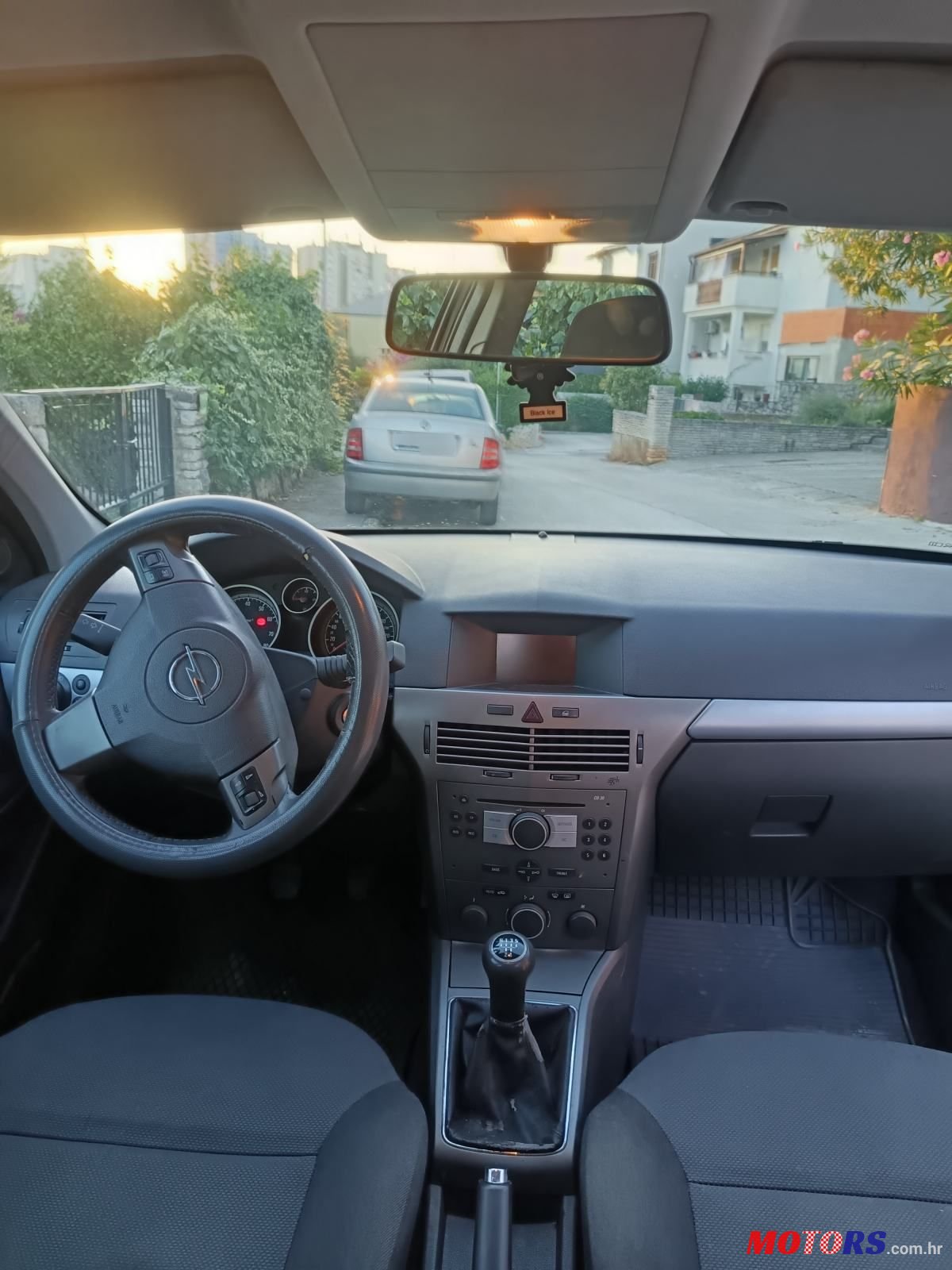 2006' Opel Astra Karavan photo #4