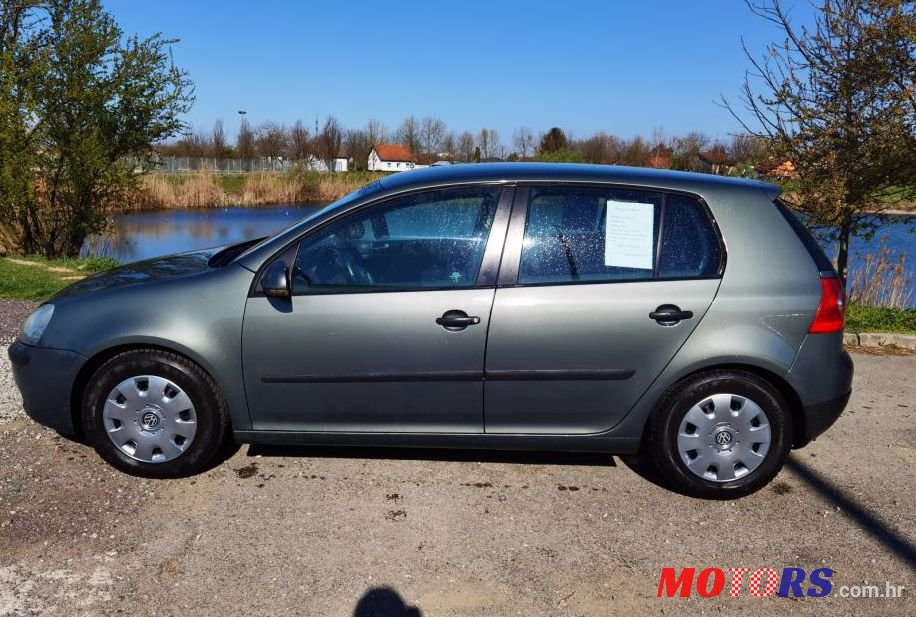 2004' Volkswagen Golf 5 1,4 photo #1