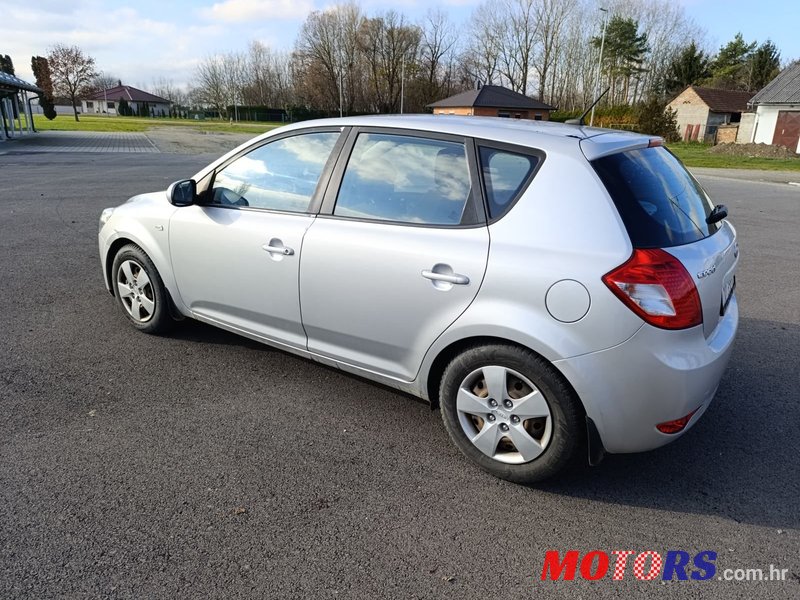 2010' Kia Ceed 1,6 Crdi photo #3