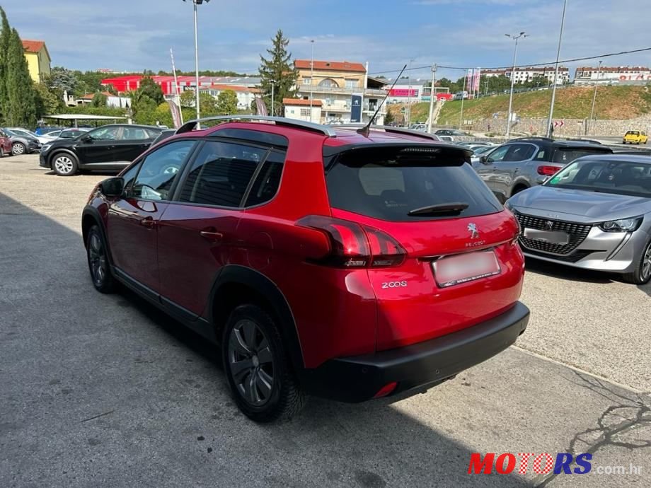 2019' Peugeot 2008 1,2 Puretech photo #4