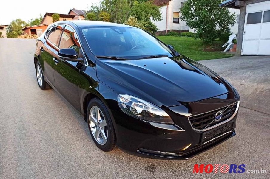 2015' Volvo V40 D2 photo #1