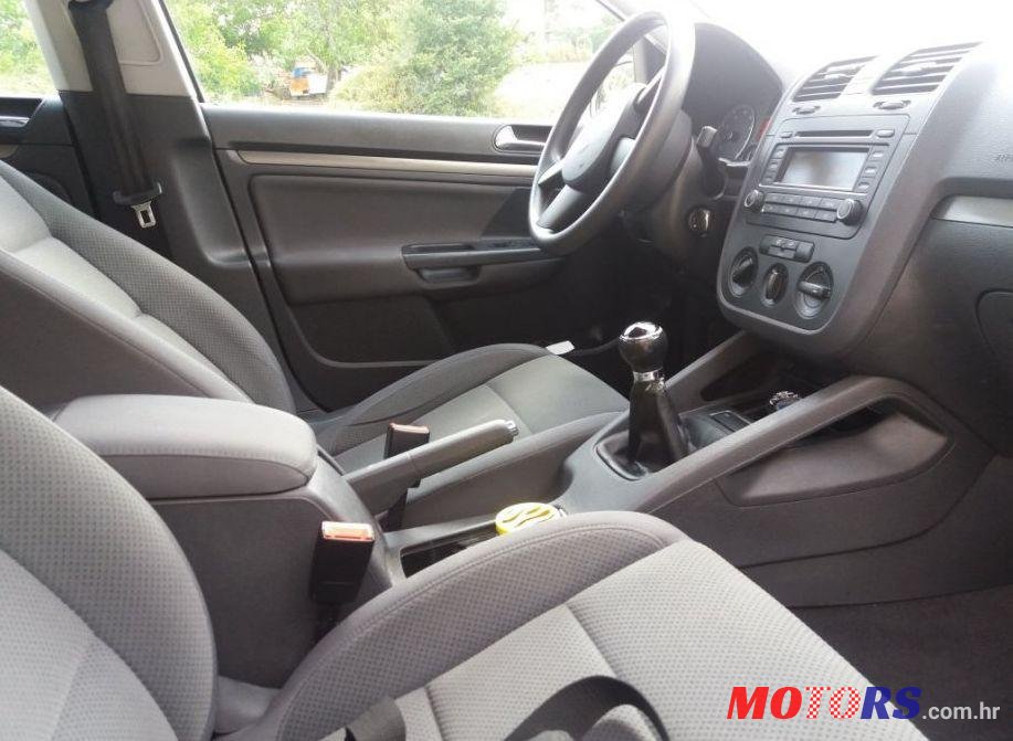 2004' Volkswagen Golf V 1,6 photo #1