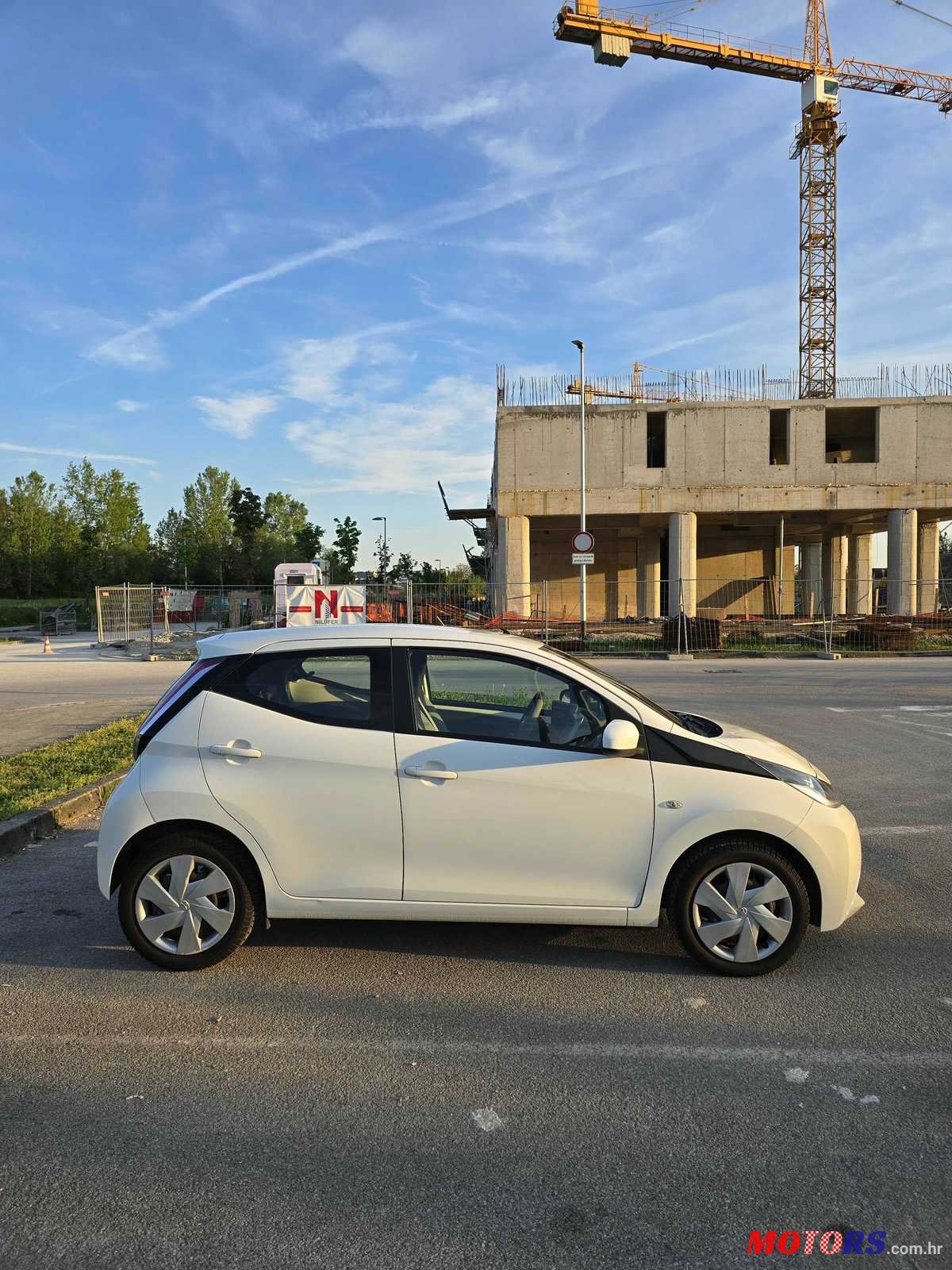 2017' Toyota Aygo photo #2