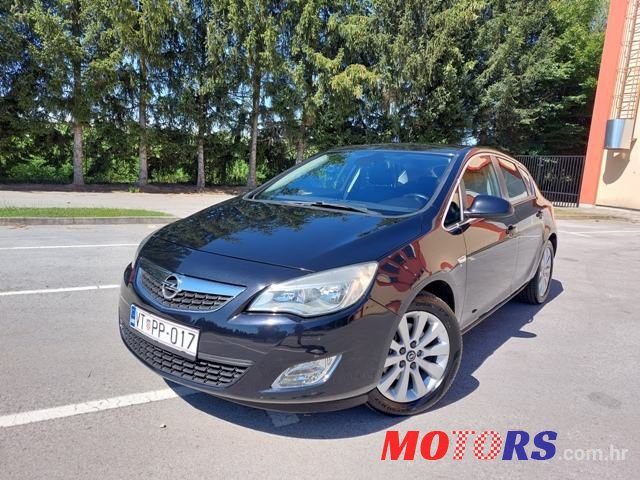 2011' Opel Astra Sport photo #3