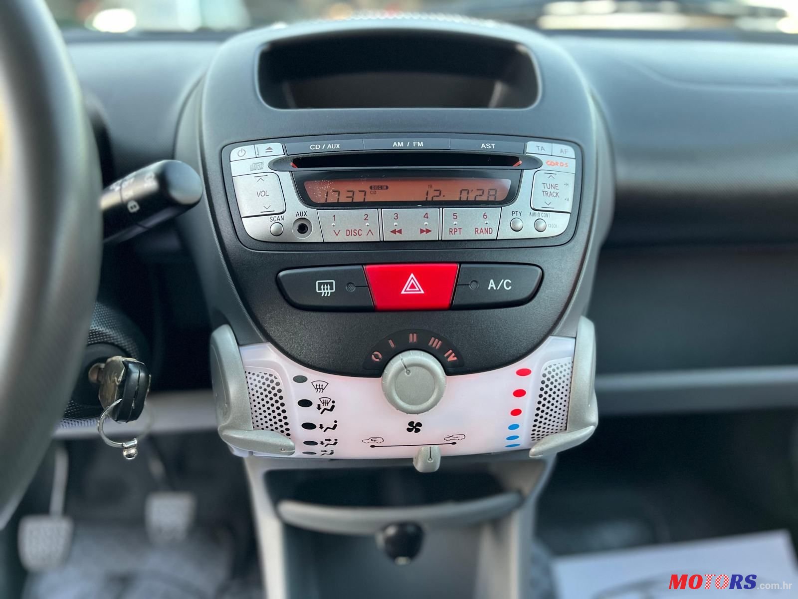 2010' Peugeot 107 1.0 Trendy photo #5