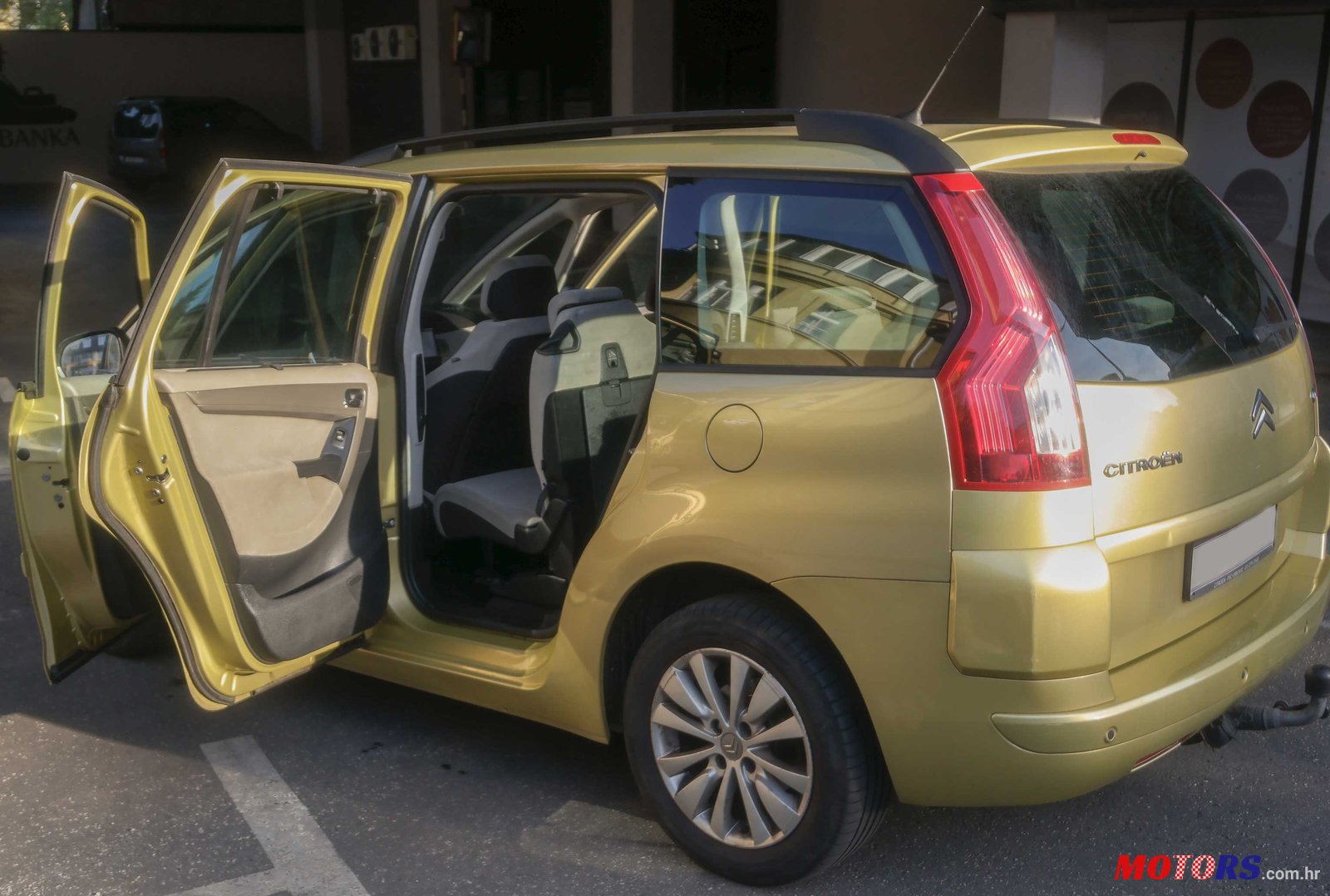 2008' Citroen Grand C4 Picasso photo #7