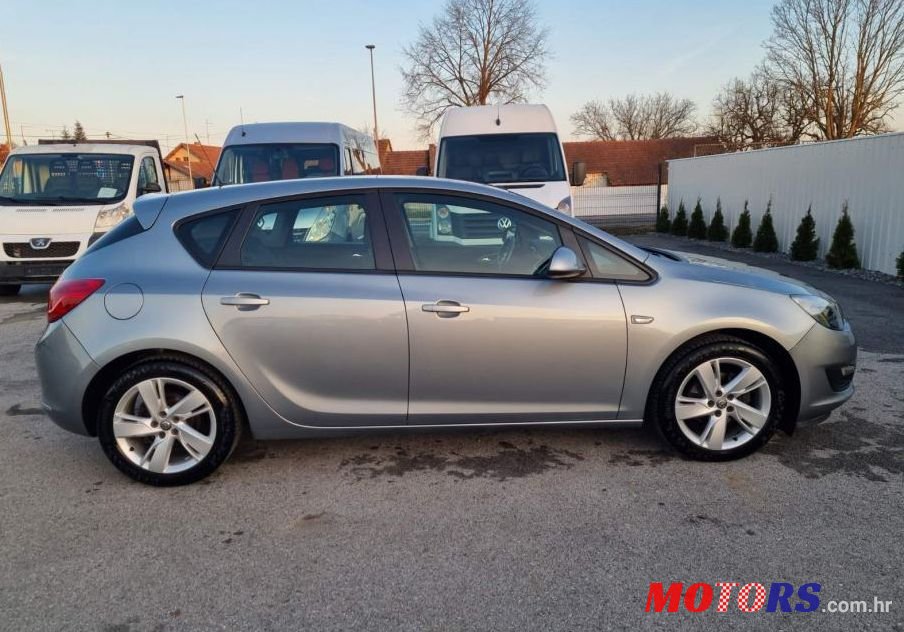 2013' Opel Astra 1,3 Cdti photo #1