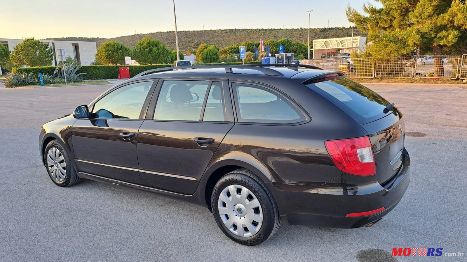 2013' Skoda Superb Combi photo #6