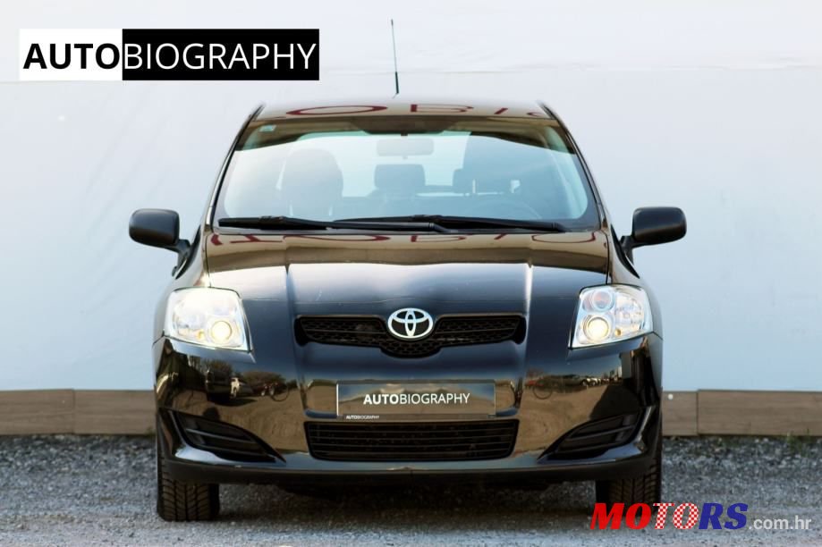 2007' Toyota Auris photo #2