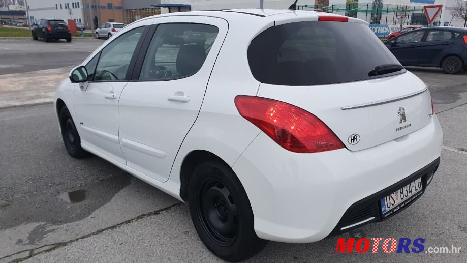 2012' Peugeot 308 photo #6