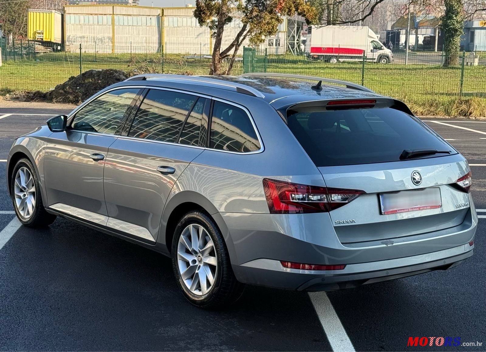 2015' Skoda Superb Combi photo #2
