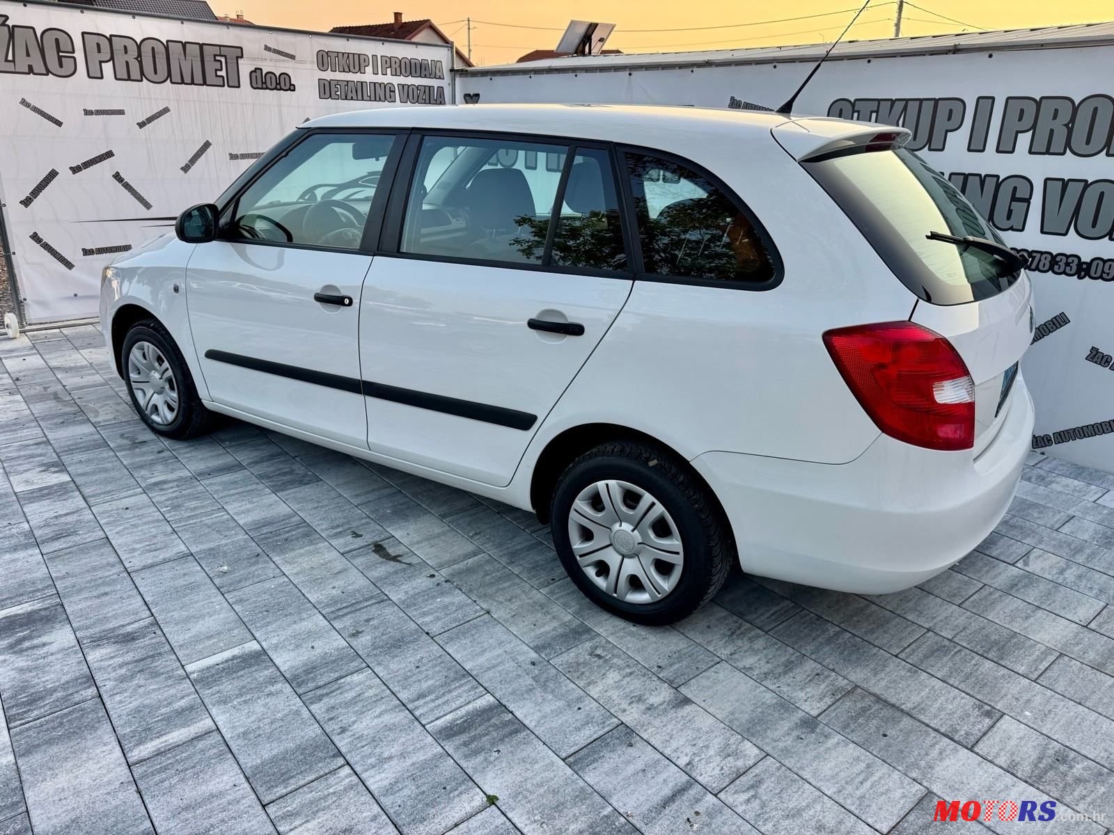 2010' Skoda Fabia Combi photo #3