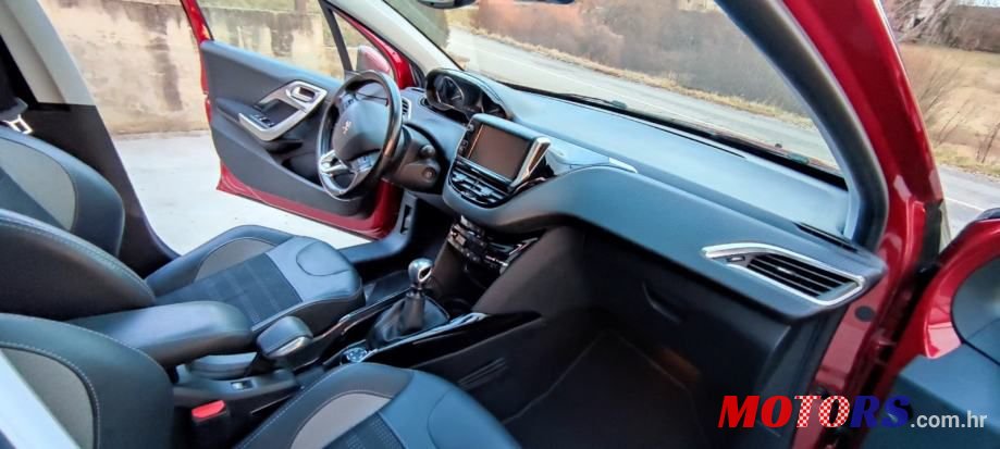 2018' Peugeot 2008 1,6 Bluehdi photo #6