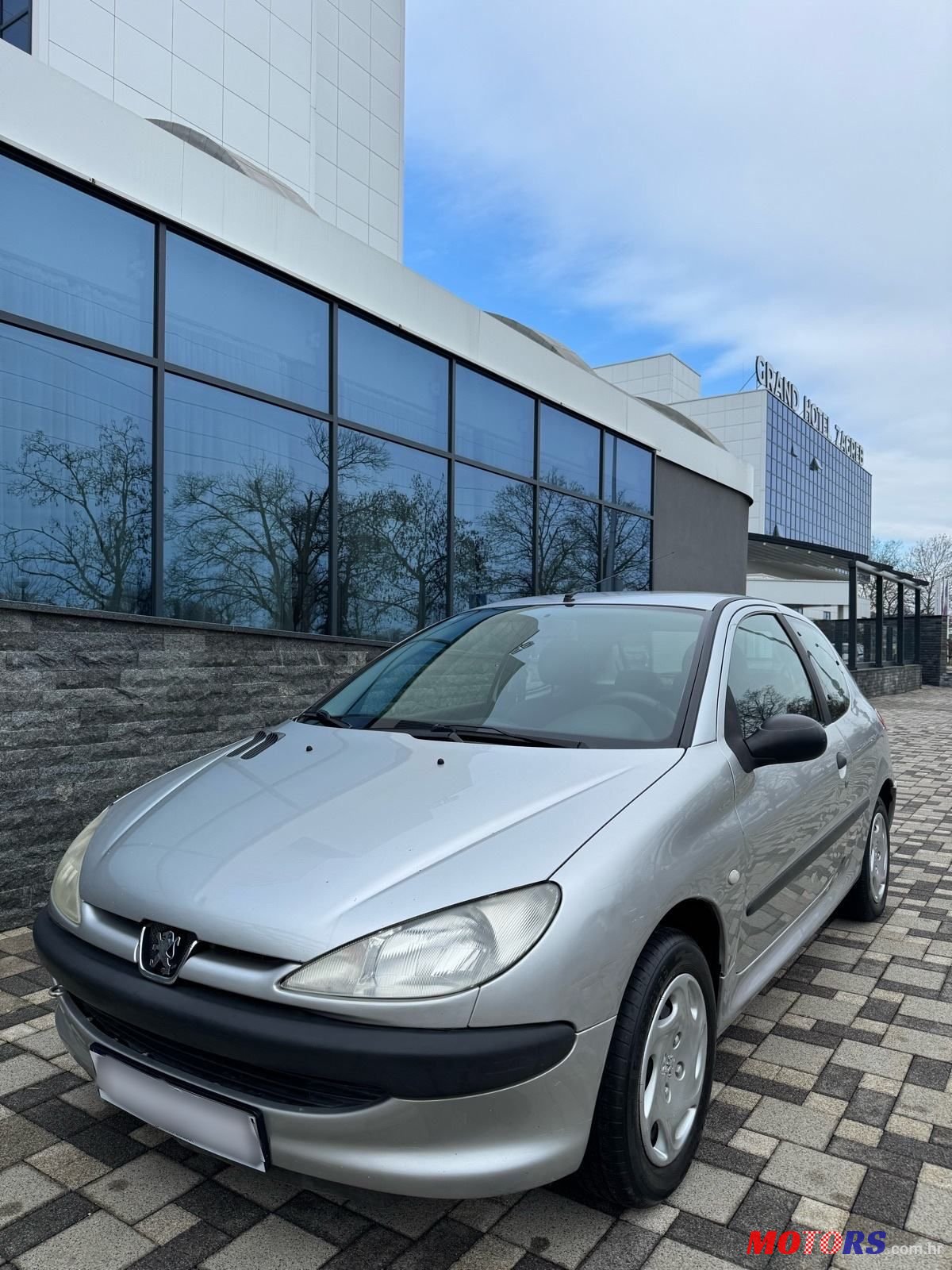 2002' Peugeot 206 206 1,4 photo #5