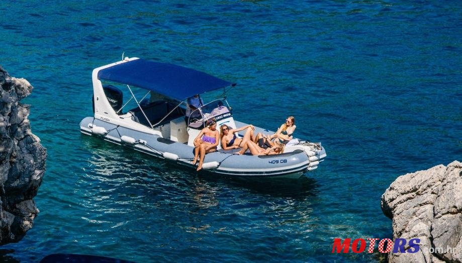 2005' Zodiac Medline III photo #1