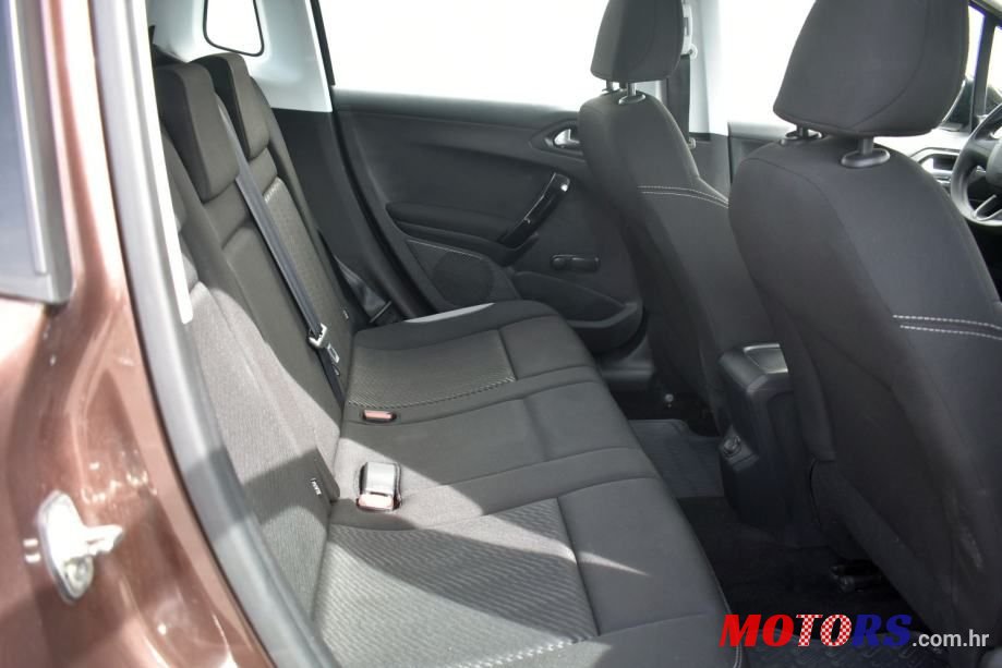 2015' Peugeot 2008 photo #6