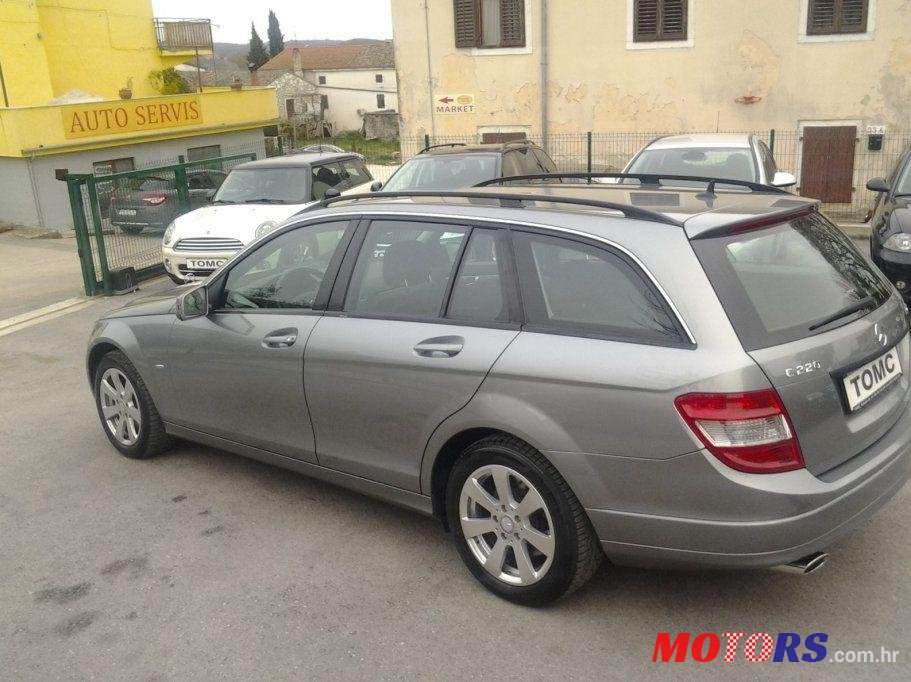 2010' Mercedes-Benz C-Class 220 Cdi T Classic photo #2