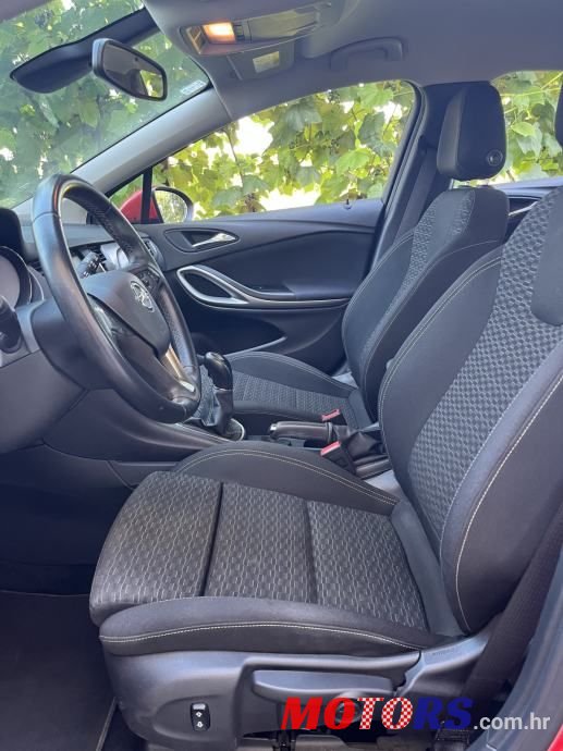 2018' Opel Astra photo #5