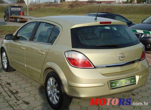 2004' Opel Astra 1,7 Cdti Sport photo #2