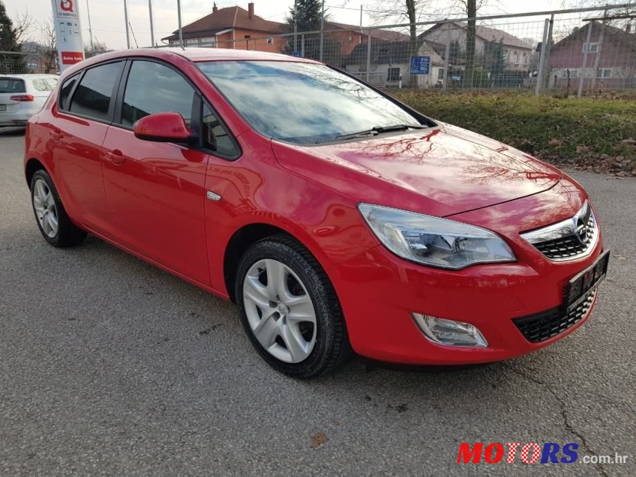 2011' Opel Astra 1,4 16V photo #2