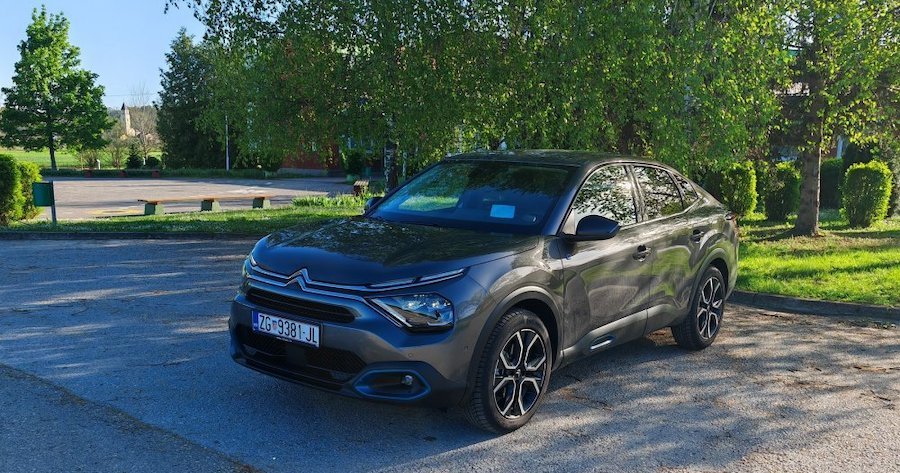 Vozili smo Citroën ë-C4 X: Udobni električni crossover fastback siluete je i prostrana limuzina