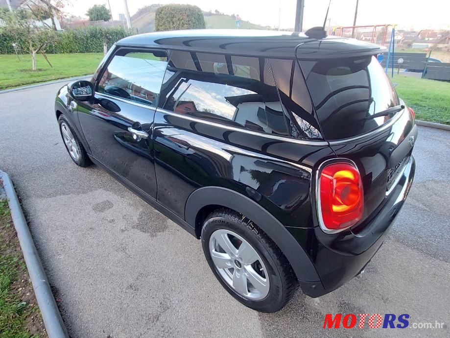 2020' MINI Cooper photo #6