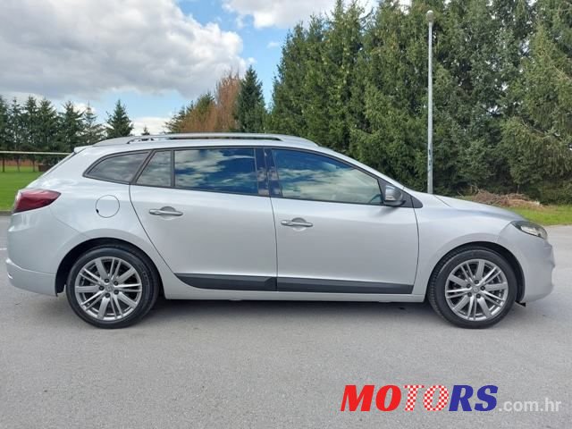 2010' Renault Megane Grandtour photo #5