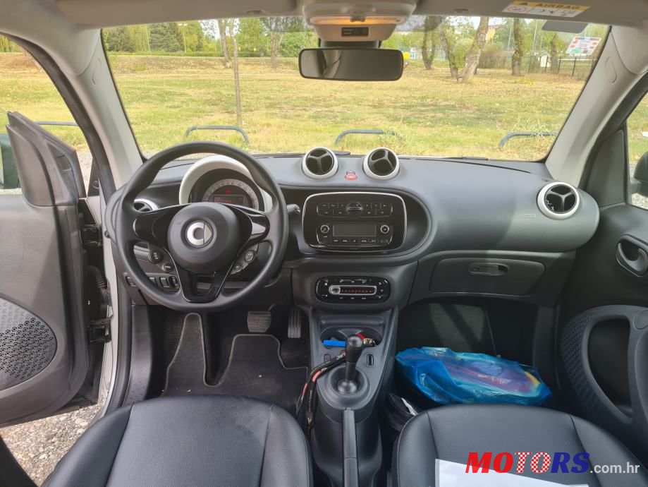 2017' Smart Fortwo photo #3
